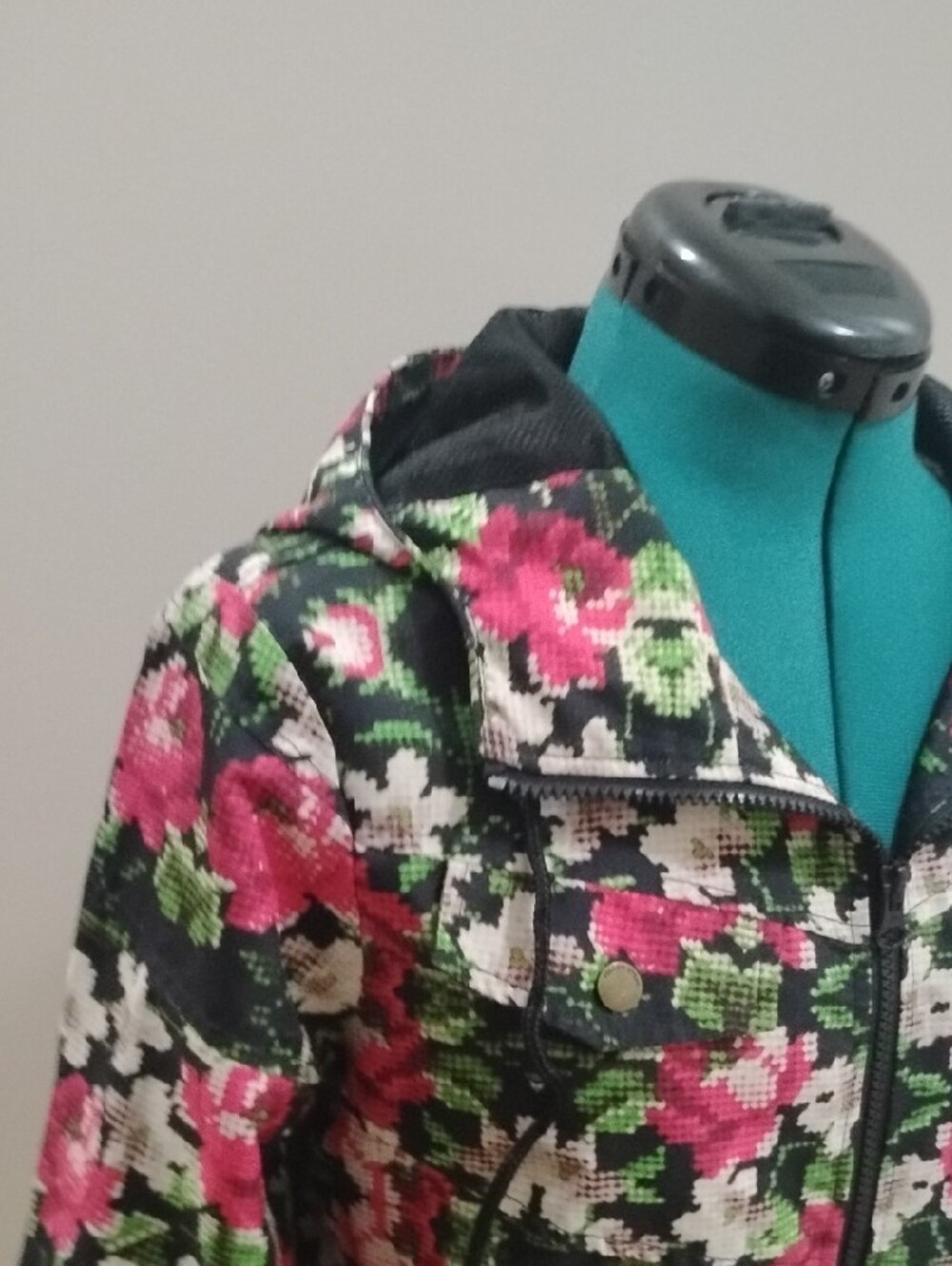 Volcom Enemy Lines Floral Digi Camo Windbreaker - Picture 5 of 10